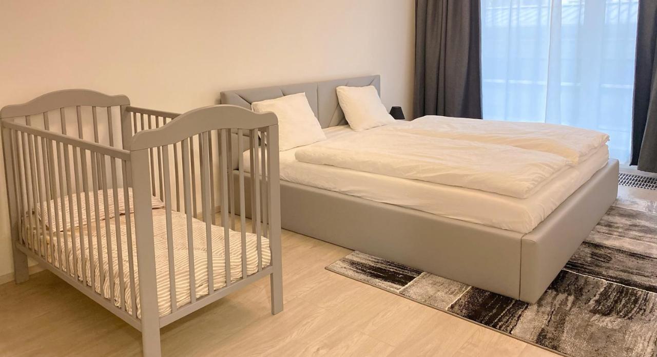 Tran Chien Apartment With Free Private Parking Prague Exterior photo